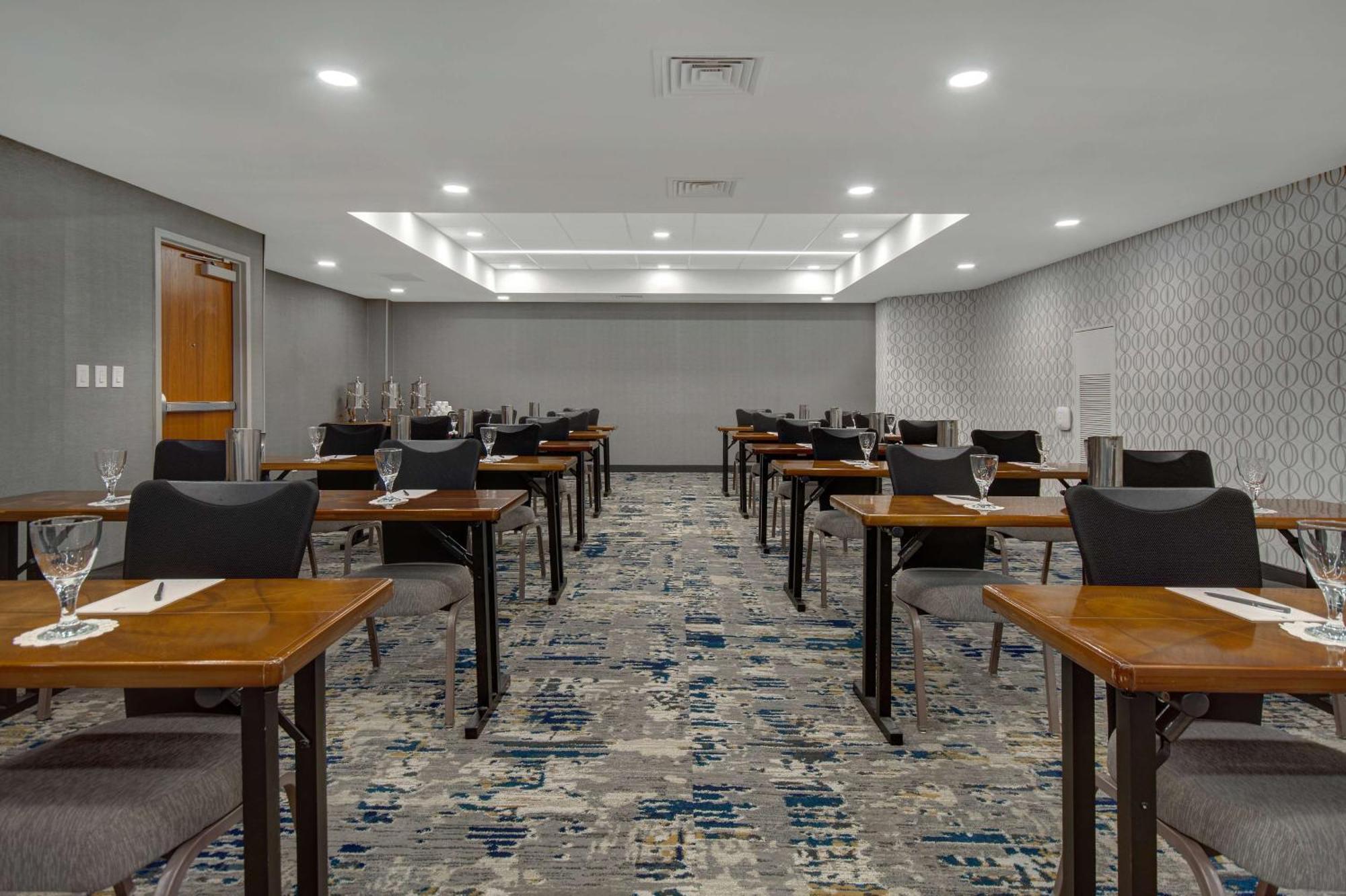 Embassy Suites By Hilton Detroit Metro Airport Romulus Eksteriør bilde